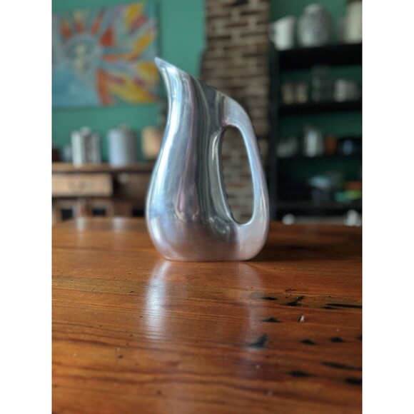 Wilton Armetale Traditional Beverage Pitcher, Mid-century Modern Beautiful Lines - Picture 3 of 12
